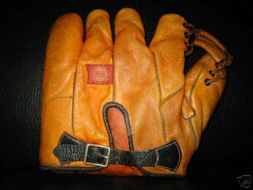 Joe DiMaggio Spalding 231 Back